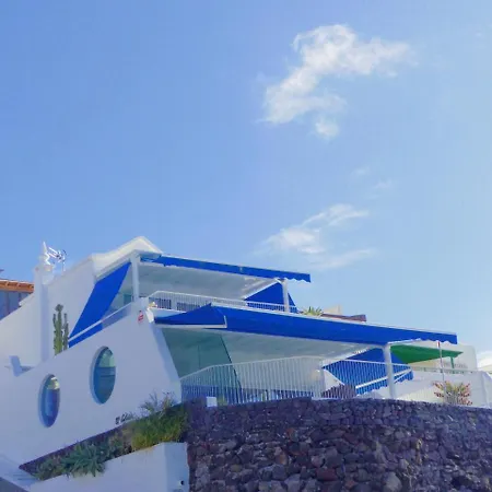 Luxury Sea Front Caleton 40 别墅 *