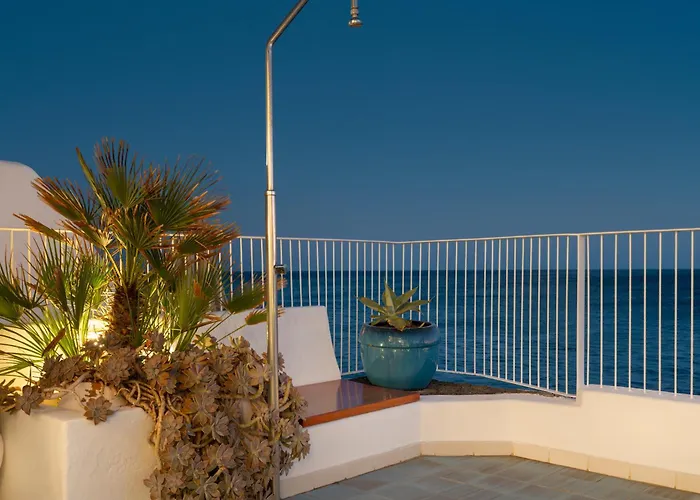 Luxury Sea Front Caleton 40 Вилла