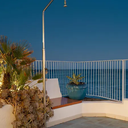 Luxury Sea Front Caleton 40 فيلة