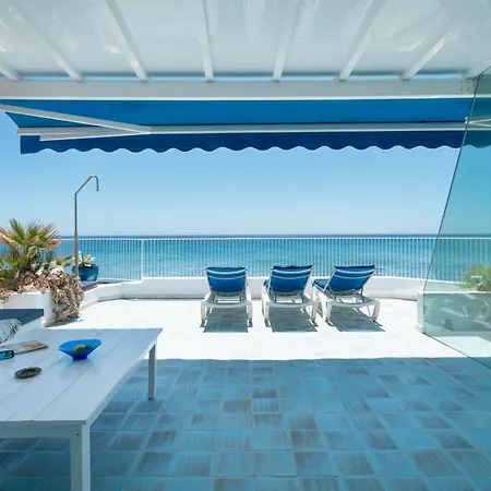 فيلة Luxury Sea Front Caleton 40