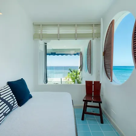 Luxury Sea Front Caleton 40