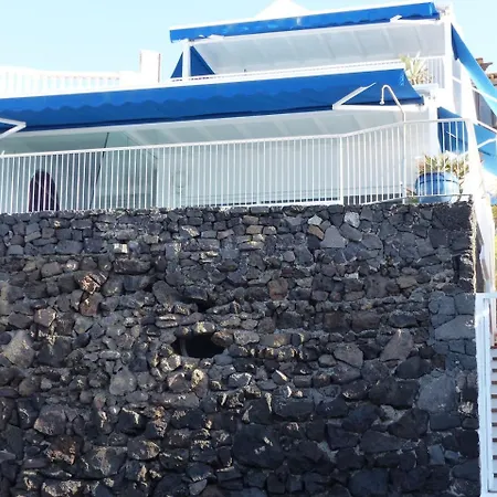 Luxury Sea Front Caleton 40 *