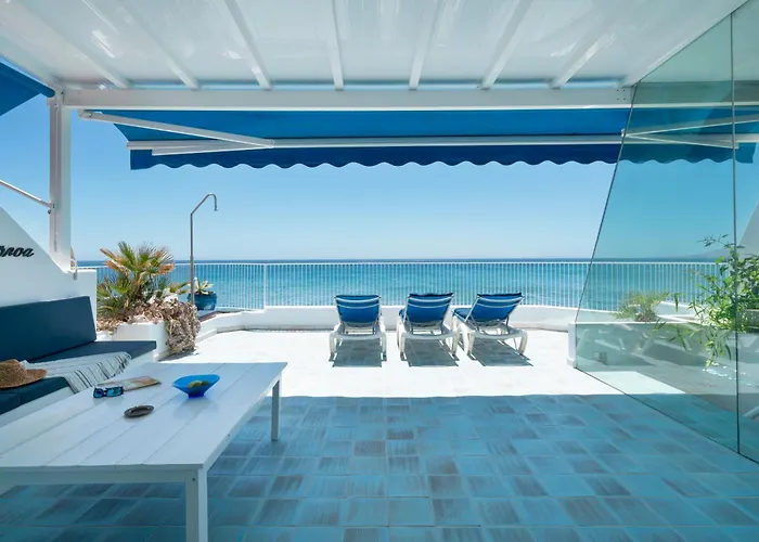 Villa Luxury Sea Front Caleton 40