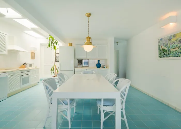 Villa Luxury Sea Front Caleton 40 *